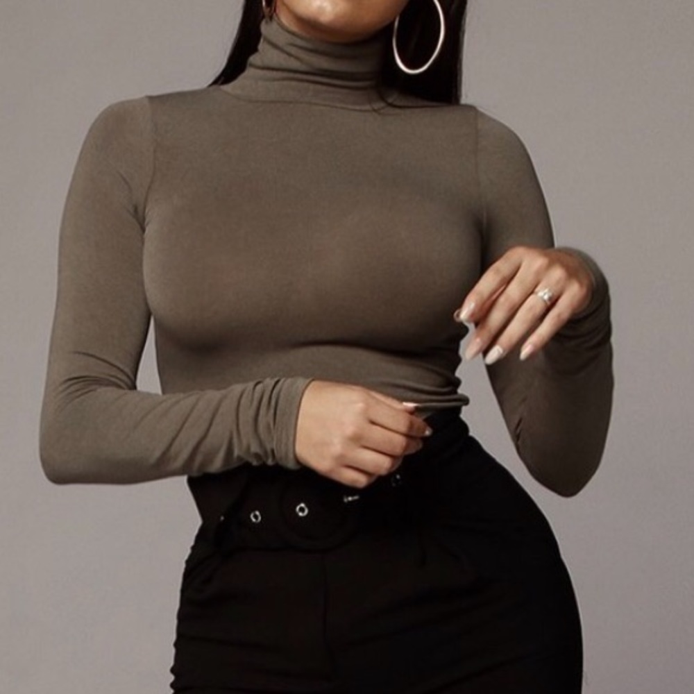 JLux Label Turtleneck Top Size M